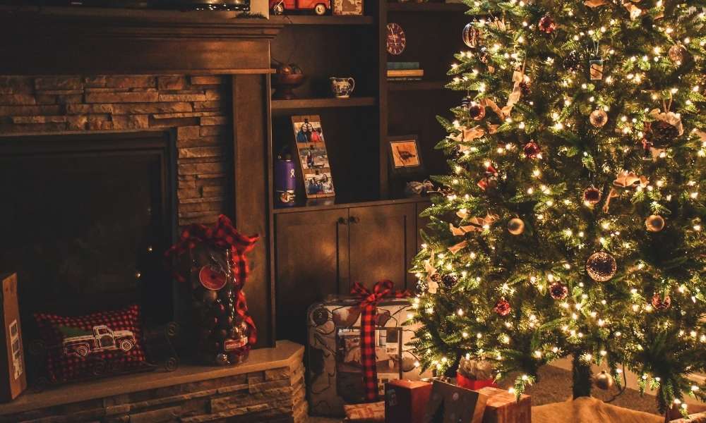 How to Hang Christmas Lights