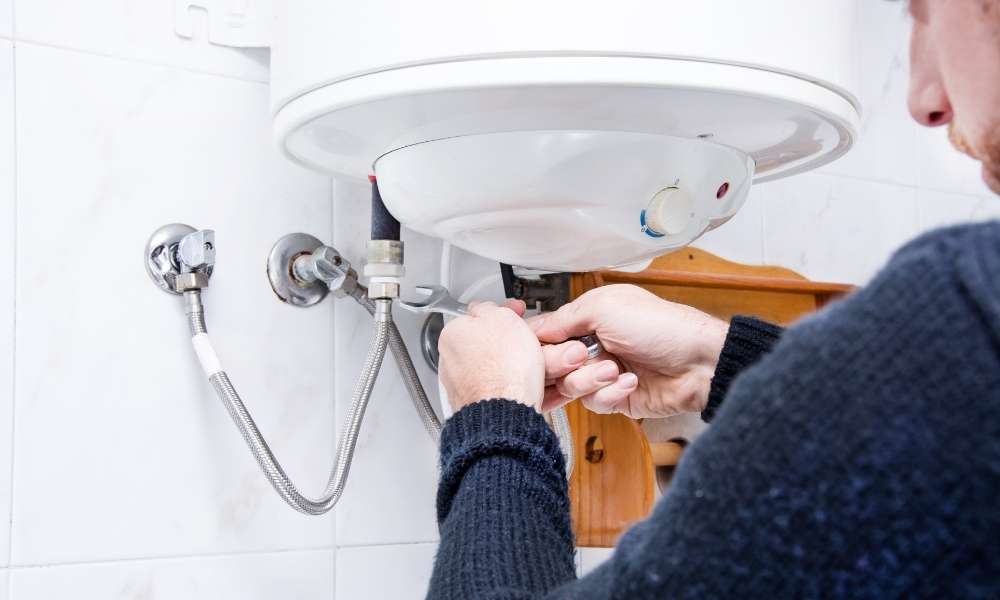 What is a plumbing snake and how to use it?