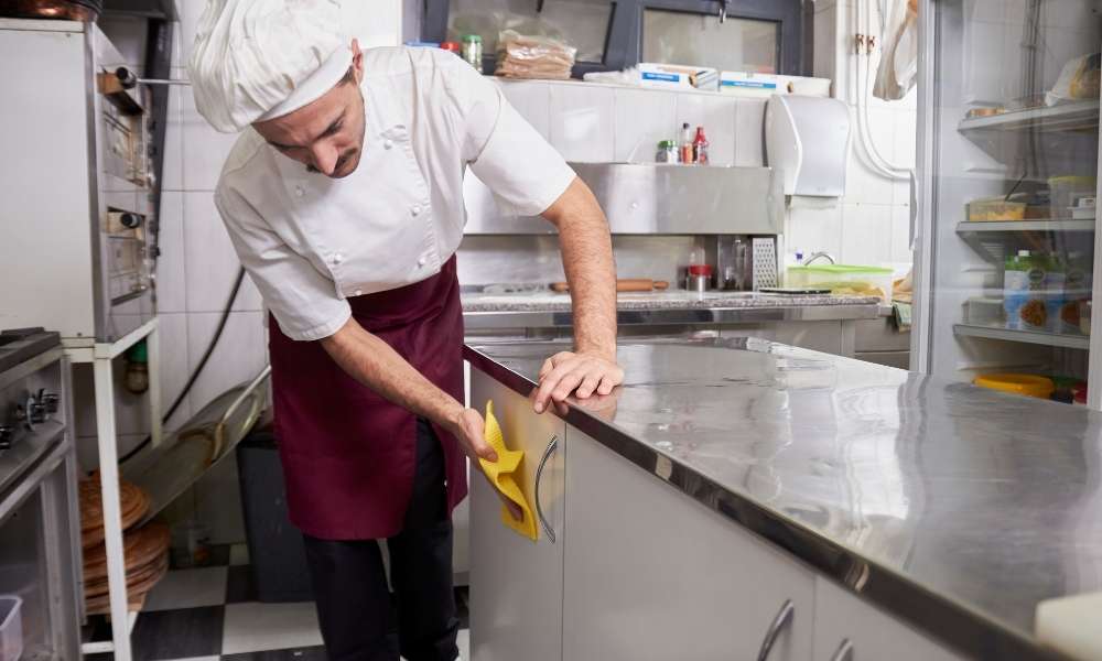 how to clean kitchen cabinets