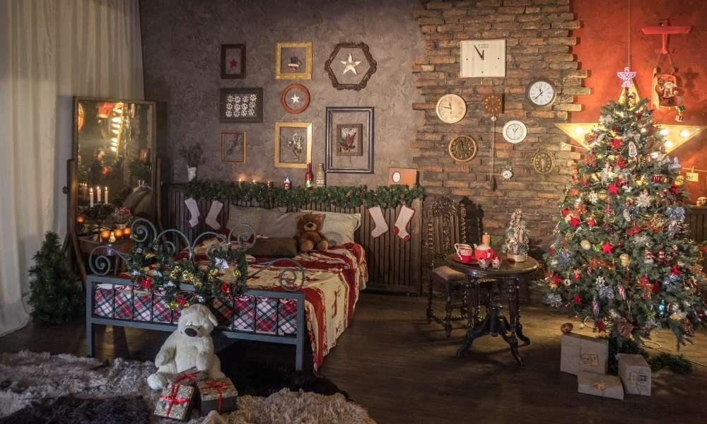 How To Decorate Your Bedroom For Christmas Christmas is coming and what better way to enjoy it than by decorating your bedroom for the season?